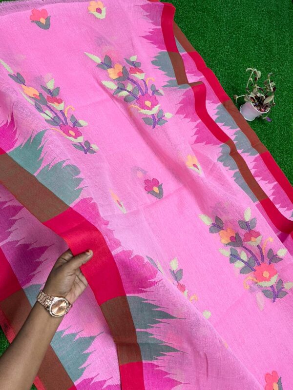 গোলাপি বেসের তাজমহল পাড়ের মনিপুরী শাড়ী