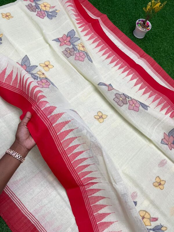 লাল পাড়ের মনিপুরী শাড়ী