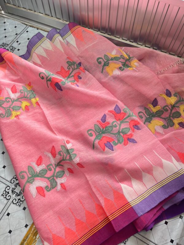 লতানো ফুলের মনিপুরী শাড়ী